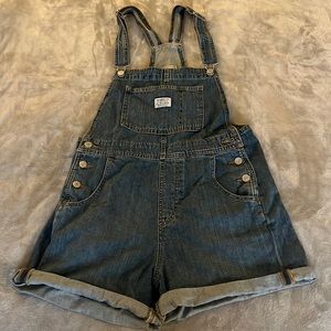 Levi’s Shortalls/Overall shorts size small